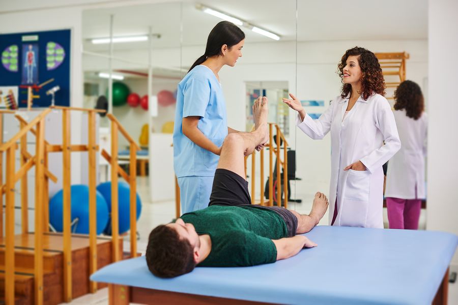 Clínicas-Escola e Ambulatório próprios com especialidades a serviço da comunidade.